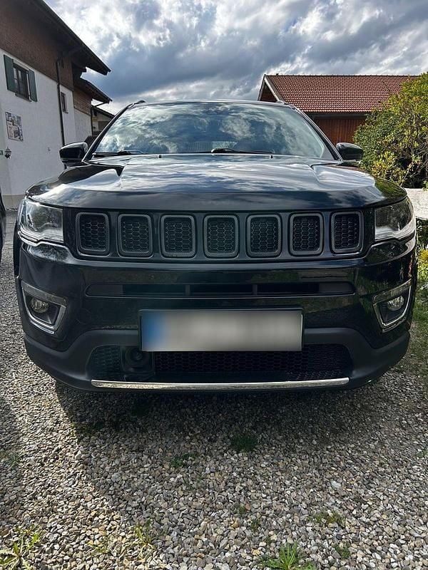 Second-hand Jeep Compass Opening Edition 170 CP (125 kW) 2017 Negru SUV