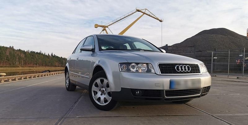 Gebraucht Audi A4 130 PS (95 kW) 2002 Silber Limousine
