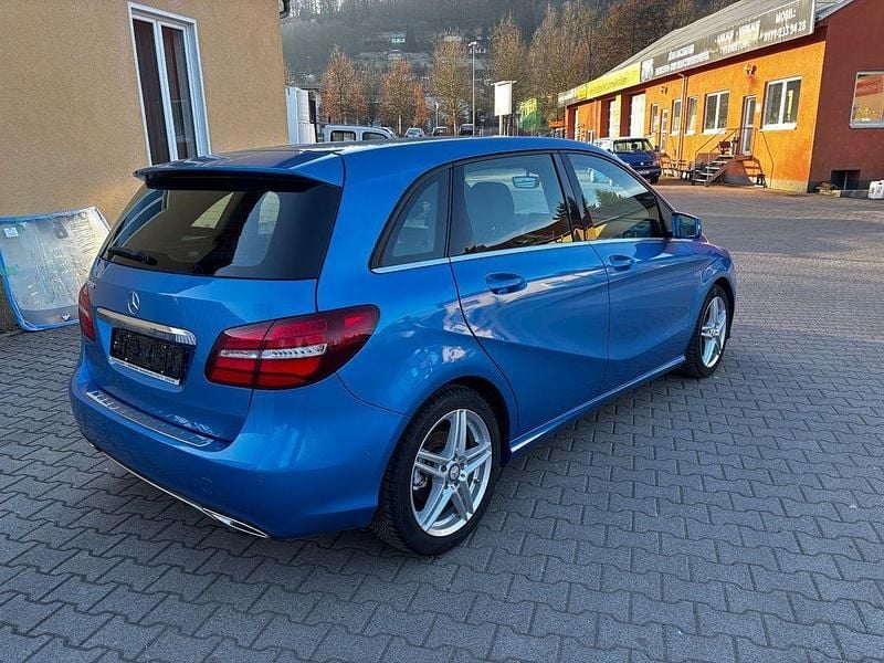 Gebraucht Mercedes B180 122 PS (89 kW) 2017 Blau Van / Kleinbus