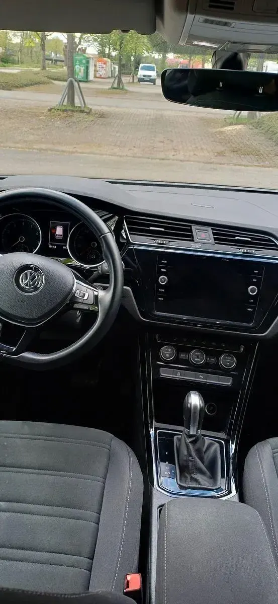 Gebraucht VW Touran Highline 150 PS (110 kW) 2019 Grau Van / Kleinbus