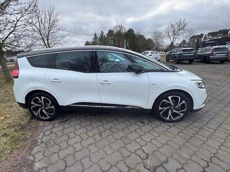 Gebraucht Renault Scénic IV Bose Edition 159 PS (116 kW) 2019 Weiss qnc+schwarz gne Van / Kleinbus