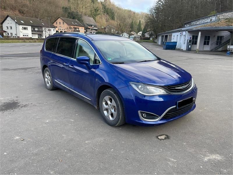 Gebraucht Chrysler Pacifica Touring 264 PS (194 kW) 2018 Blau Kombi