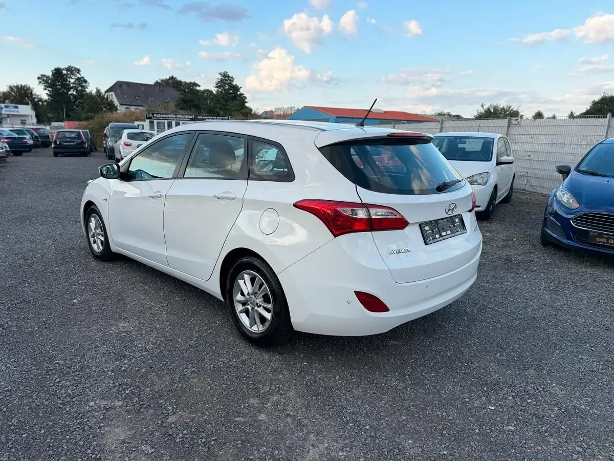 Gebraucht Hyundai i30 136 PS (100 kW) 2016 Weiß Kombi