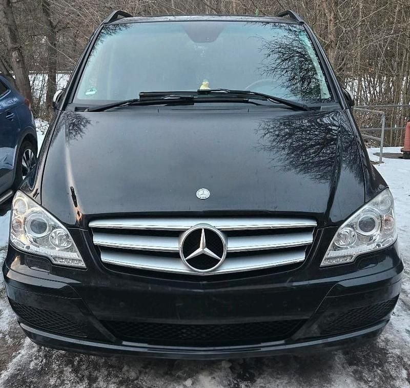 Schwarz Gebraucht 2013 Mercedes Viano Van / Kleinbus | 22.100 € (Etwas zu teuer) - Bild 1/4