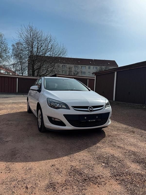 Gebraucht Opel Astra 115 PS (84 kW) 2014 Weiß Kombi