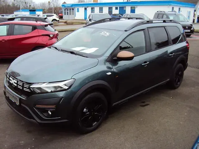 Gebraucht Dacia Jogger Extreme 91 PS (66 kW) 2024 Grün grau Van / Kleinbus