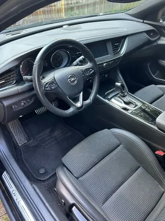 Gebraucht Opel Insignia 136 PS (100 kW) 2019 Schwarz Kombi