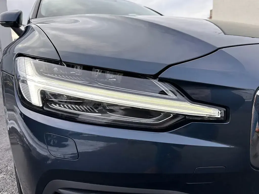 Gebraucht Volvo V60 Plus 398 PS (292 kW) 2022 Blau Kombi