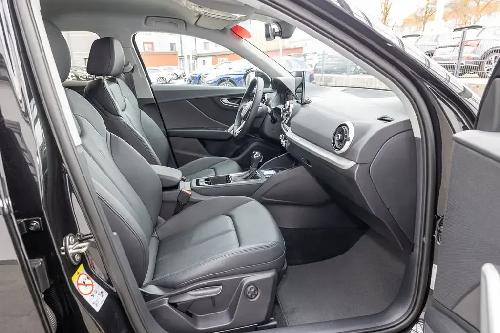 Gebraucht Audi Q2 Sport 190 PS (139 kW) 2025 Mythosschwarz SUV