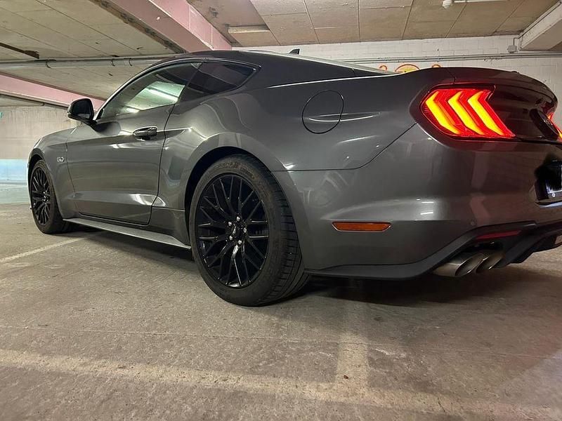 Grau Gebraucht 2022 Ford Mustang GT Coupé | 43.900 € (Guter Preis) - Bild 1/4