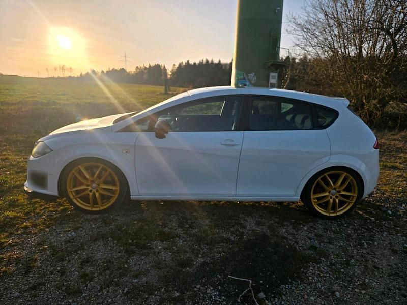 Usata Seat Leon CUPRA 330 CV (242 kW) 2009 Bianco Utilitaria