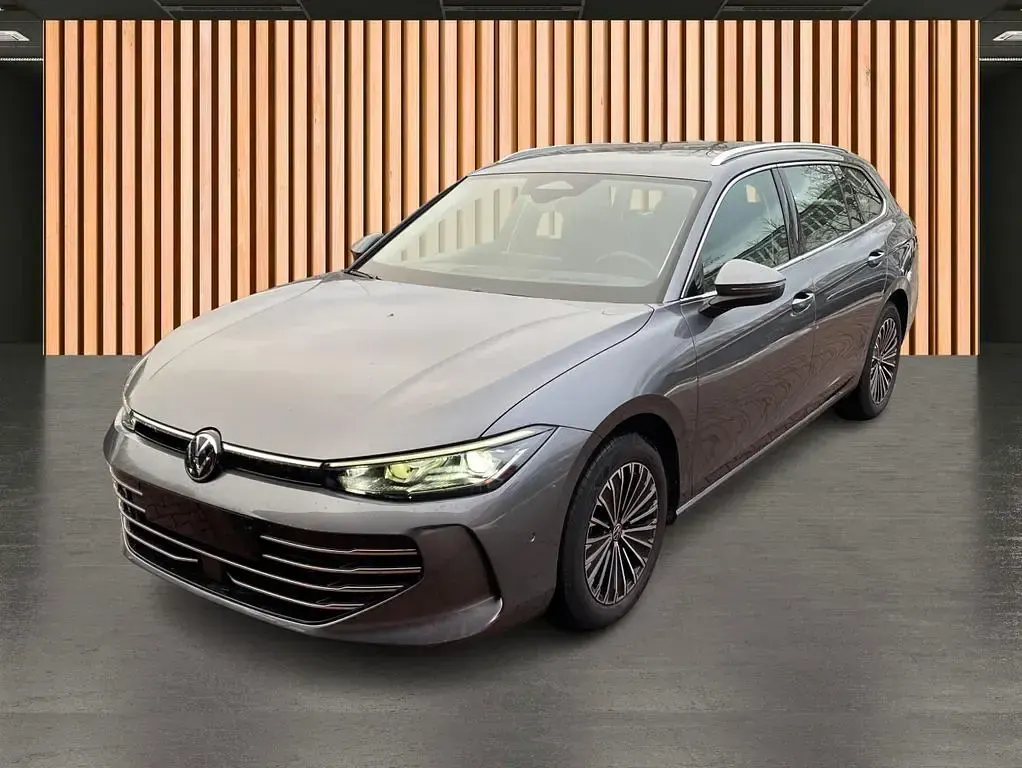 Gebraucht VW Passat Elegance 150 PS (110 kW) 2025 Graphite grau Kombi