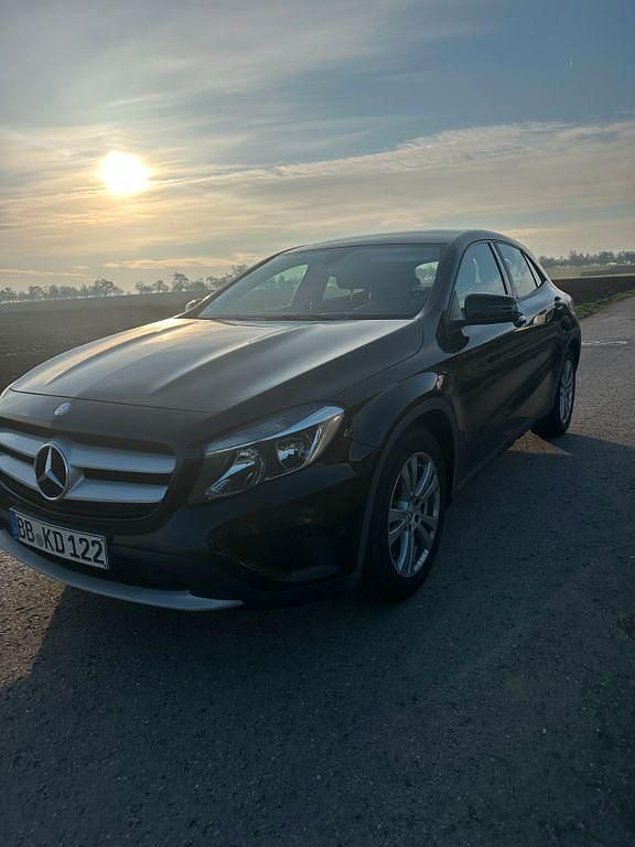 Gebraucht Mercedes GLA200 136 PS (100 kW) 2016 Schwarz SUV