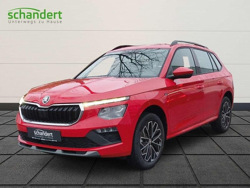Velvetrot metallic (rot) metallic Gebraucht 2025 Skoda Kamiq Drive SUV | 25.770 € (Teuer) - Bild 1/4