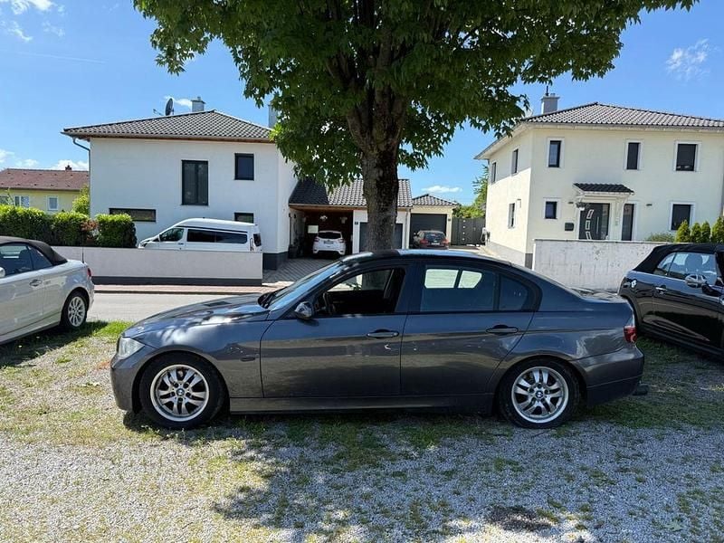 Grau Gebraucht 2005 BMW 318 Sport Line Limousine | 2.499 € (Guter Preis) - Bild 1/4