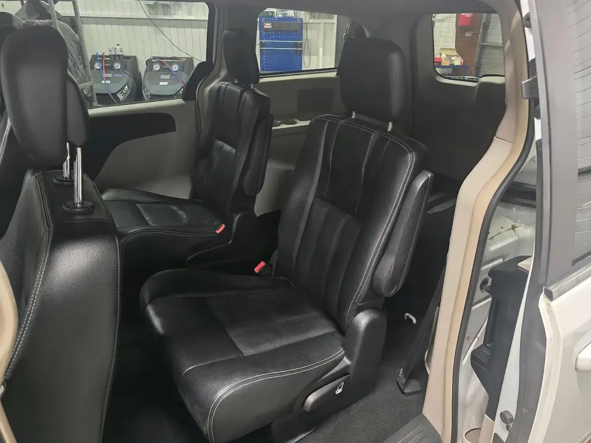 Gebraucht Chrysler Voyager 287 PS (211 kW) 2016 Weiß Van / Kleinbus