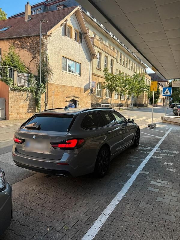 Grau Gebraucht 2020 BMW 540 Shadowline Kombi | 33.800 € (Superpreis) - Bild 1/4