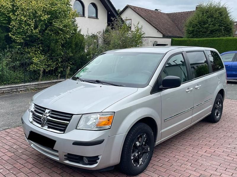 Silber Gebraucht 2008 Dodge Grand Caravan Van / Kleinbus | 4.900 € - Bild 1/4