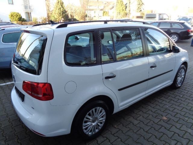 Gebraucht VW Touran Business 105 PS (77 kW) 2014 Weiß Van / Kleinbus