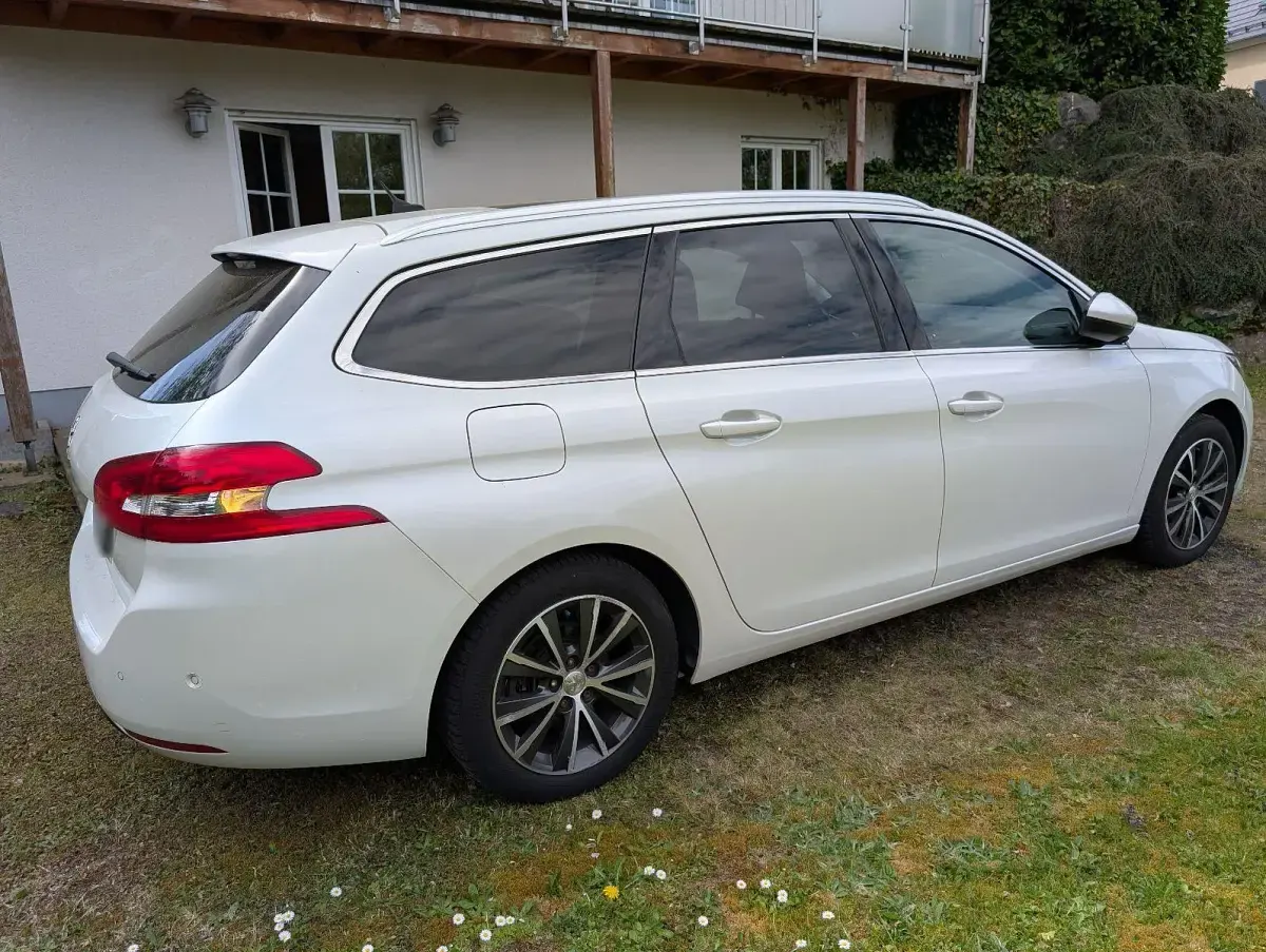 Gebraucht Peugeot 308 Allure 150 PS (110 kW) 2017 Weiß Kombi
