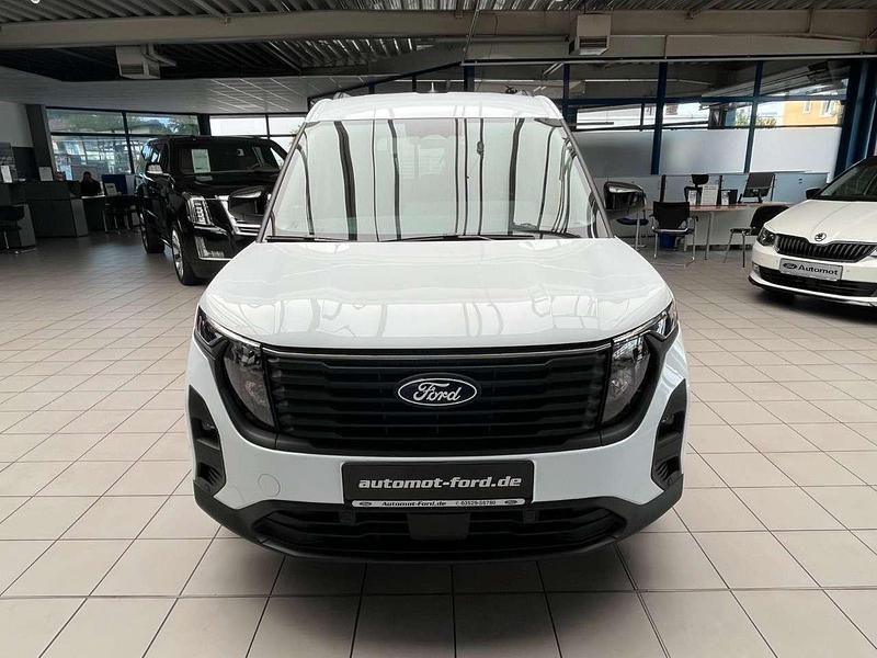 Gebraucht Ford Tourneo Titanium 125 PS (91 kW) 2024 Frostweiß Kombi