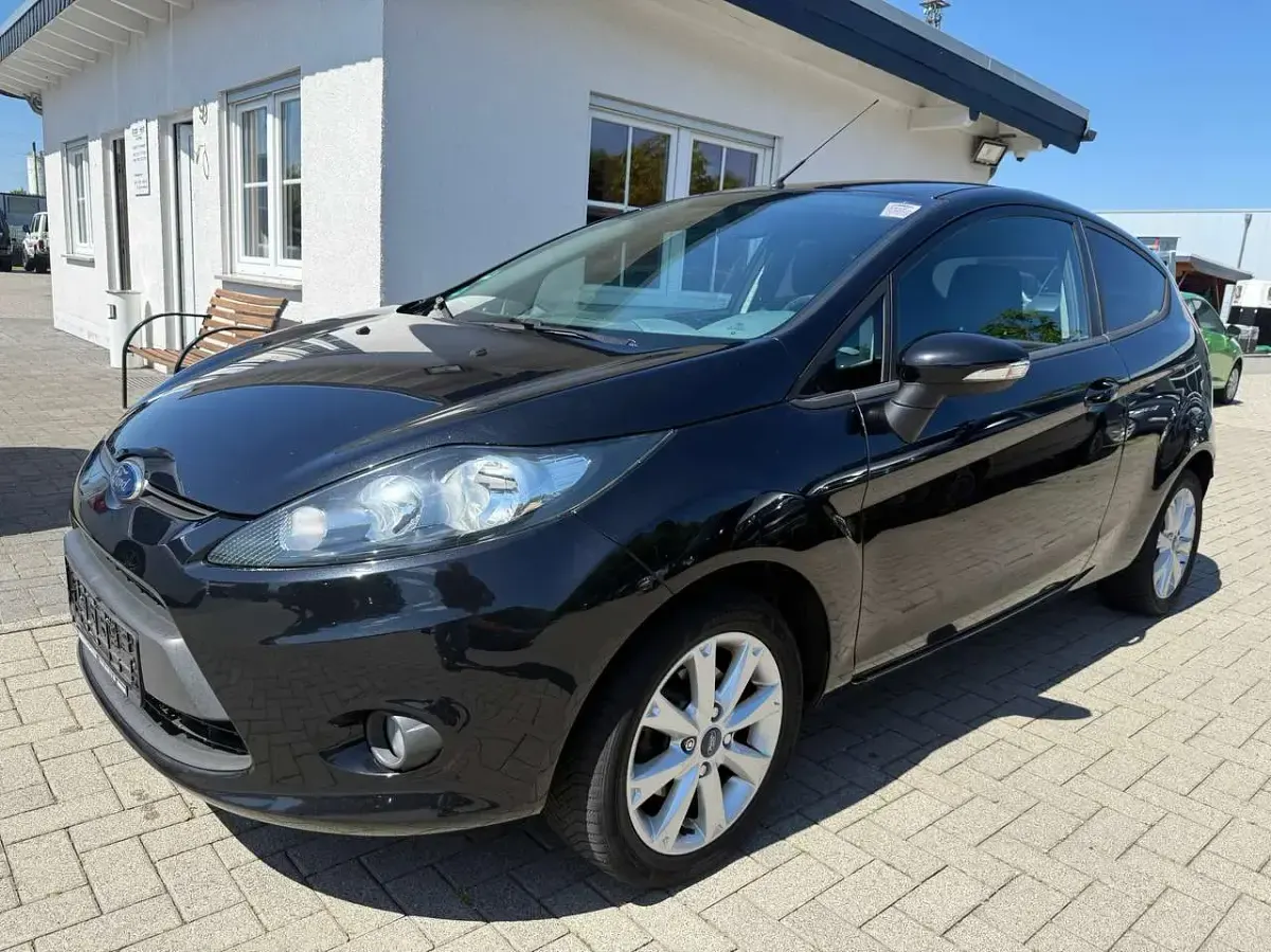 Gebraucht Ford Fiesta Trend 82 PS (60 kW) 2011 Pantherschwarz metallic Kleinwagen