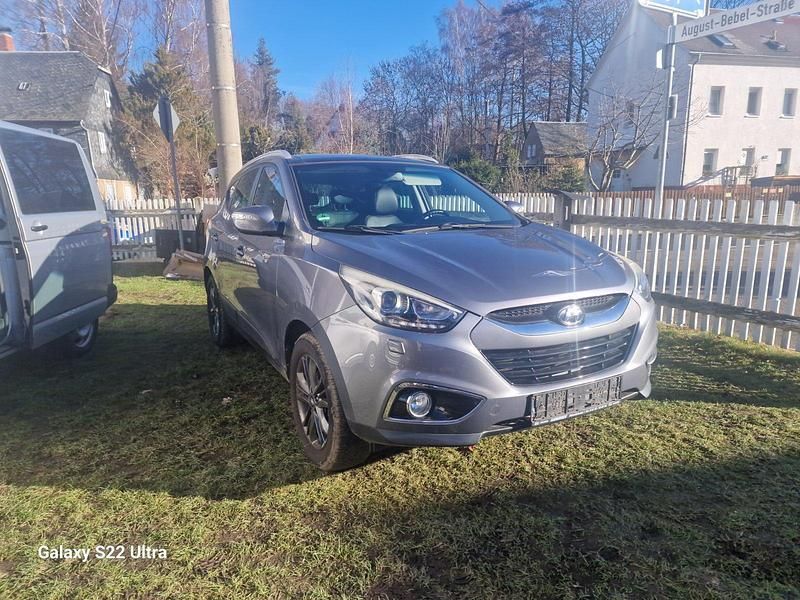 Grau Gebraucht 2015 Hyundai Tucson SUV | 10.490 € (Superpreis) - Bild 1/4