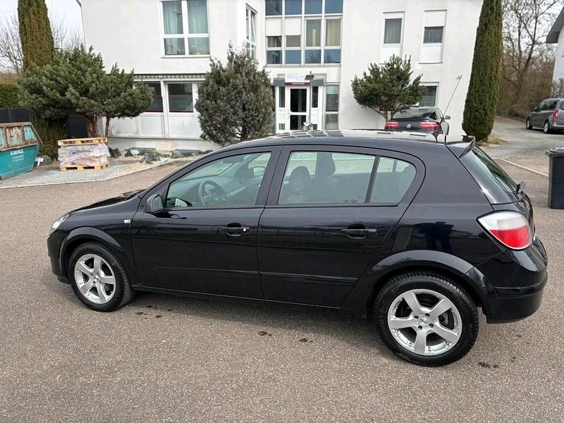Gebraucht Opel Astra 105 PS (77 kW) 2006 Schwarz Kleinwagen