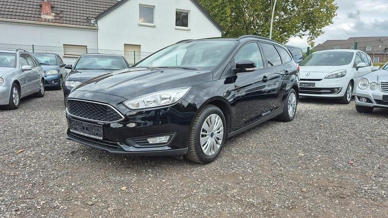 Schwarz Gebraucht 2016 Ford Focus Kombi | 5.690 € (Superpreis) - Bild 1/4