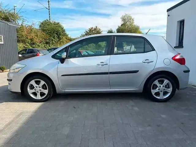 Gebraucht Toyota Auris Basis 99 PS (72 kW) 2012 Silber Limousine