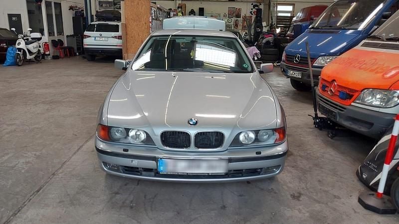 Silber Gebraucht 1998 BMW 523 Limousine | 2.000 € (Superpreis) - Bild 1/4