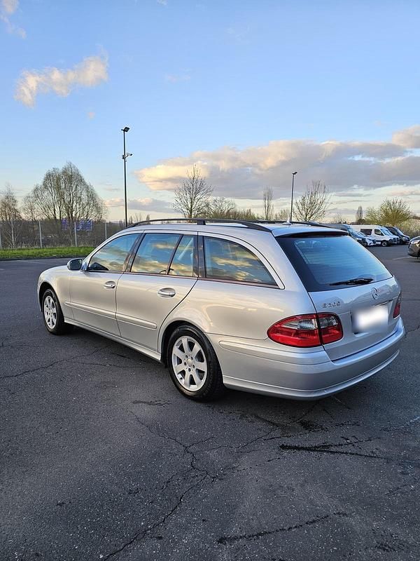 Gebraucht Mercedes E200 184 PS (135 kW) 2007 Silber Kombi