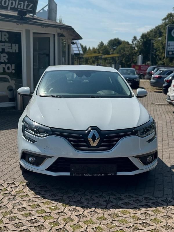 Weiß Gebraucht 2016 Renault Mégane III Intens Kleinwagen | 8.790 € (Fairer Preis) - Bild 1/4