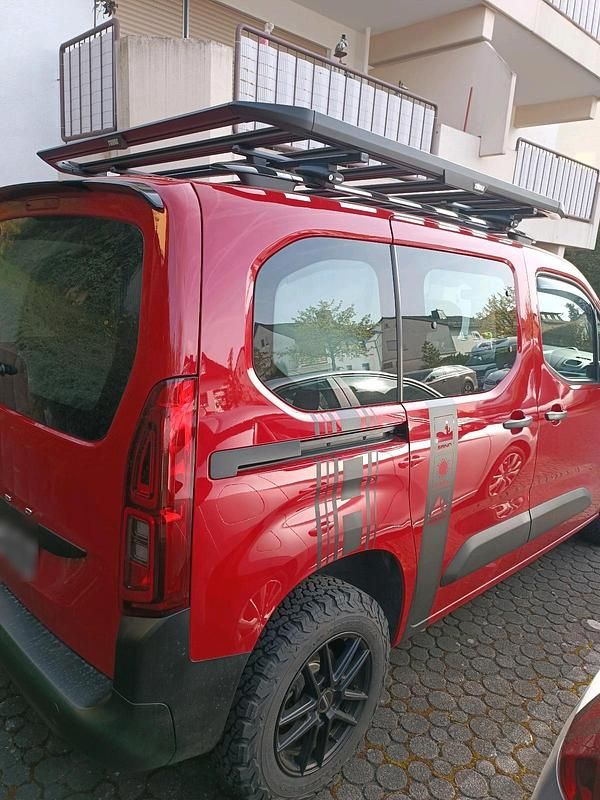 Gebraucht Opel Combo Life Basis 131 PS (96 kW) 2023 Rot Van / Kleinbus