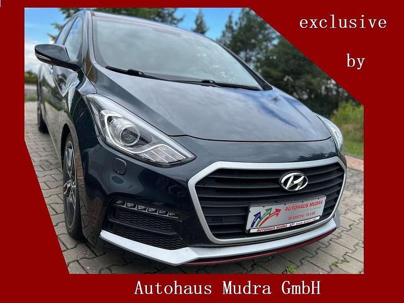 Schwarz Gebraucht 2016 Hyundai i30 Turbo Limousine | 13.999 € (Teuer) - Bild 1/4