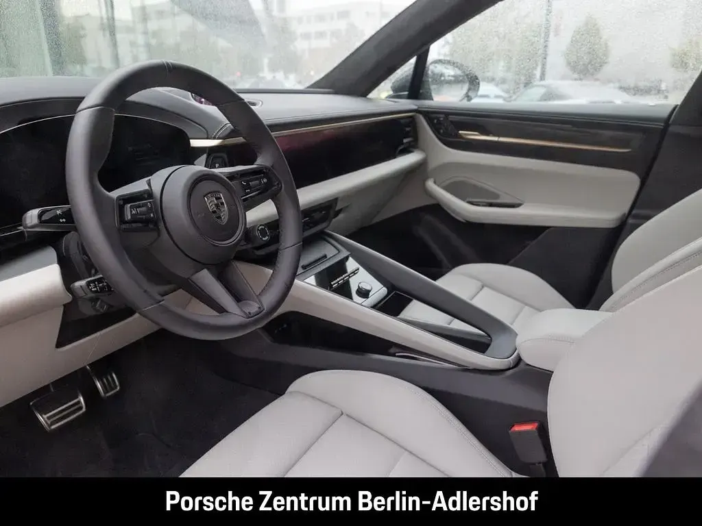 Gebraucht Porsche Macan Turbo 469 kW (639 PS) 2026 Schwarz SUV