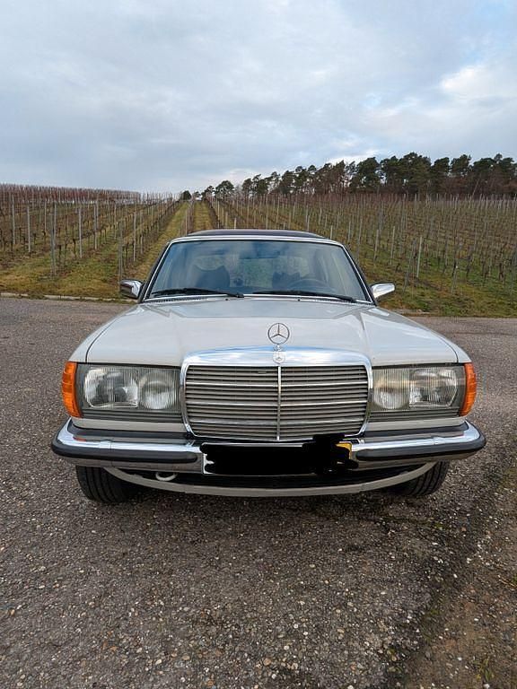 Gebraucht Mercedes E280 Classic 185 PS (136 kW) 1979 Grau Limousine