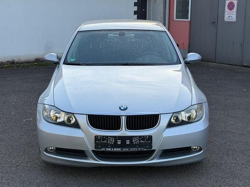 Second-hand BMW 318 143 CP (105 kW) 2007 Argintiu Berlinǎ