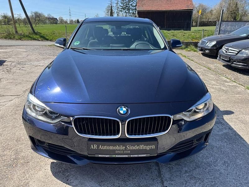 Gebraucht BMW 320 184 PS (135 kW) 2012 Blau Limousine