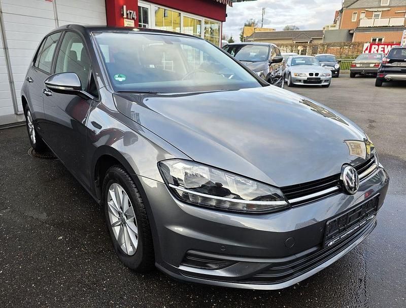 Gebraucht VW Golf VII 86 PS (63 kW) 2019 Grau Limousine