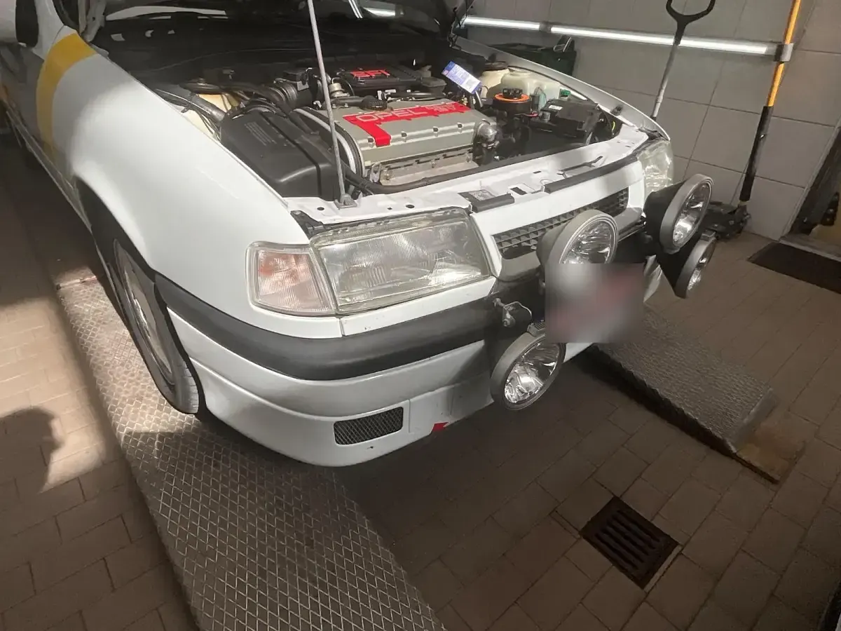 Gebraucht Opel Vectra 150 PS (110 kW) 1993 Weiß Limousine