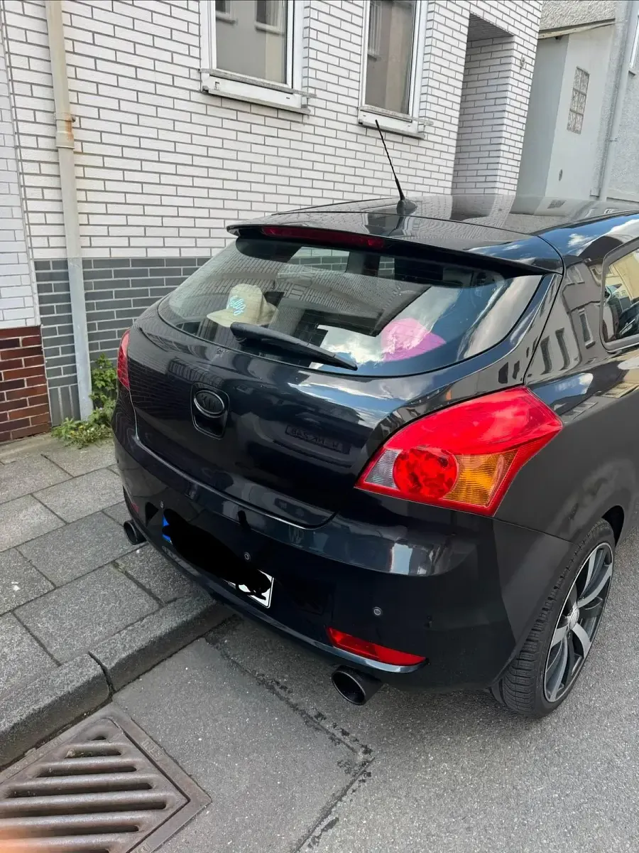 Gebraucht Kia Ceed 143 PS (105 kW) 2008 Schwarz Kleinwagen