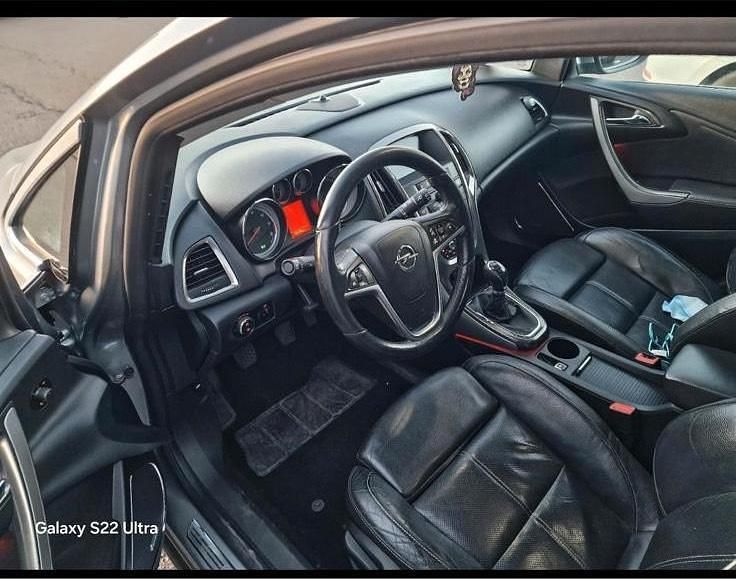 Gebraucht Opel Astra 140 PS (102 kW) 2011 Weiß Kombi