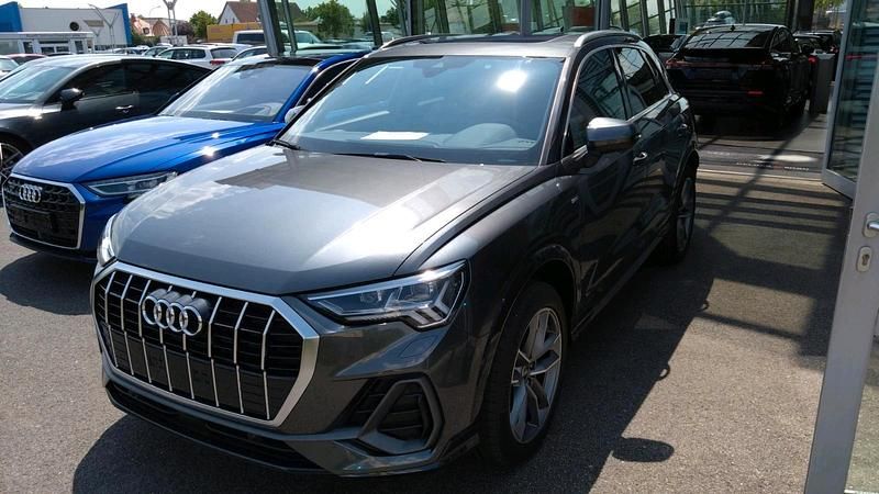 Grau Gebraucht 2023 Audi Q3 S-Line SUV | 47.500 € (Teuer) - Bild 1/3