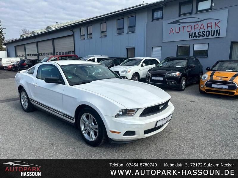 Second-hand Ford Mustang 213 CP (156 kW) 2010 Alb Coupe