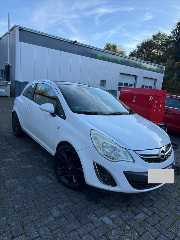 Weiß Gebraucht 2011 Opel Corsa Kleinwagen | 2.000 € (Guter Preis) - Bild 1/4