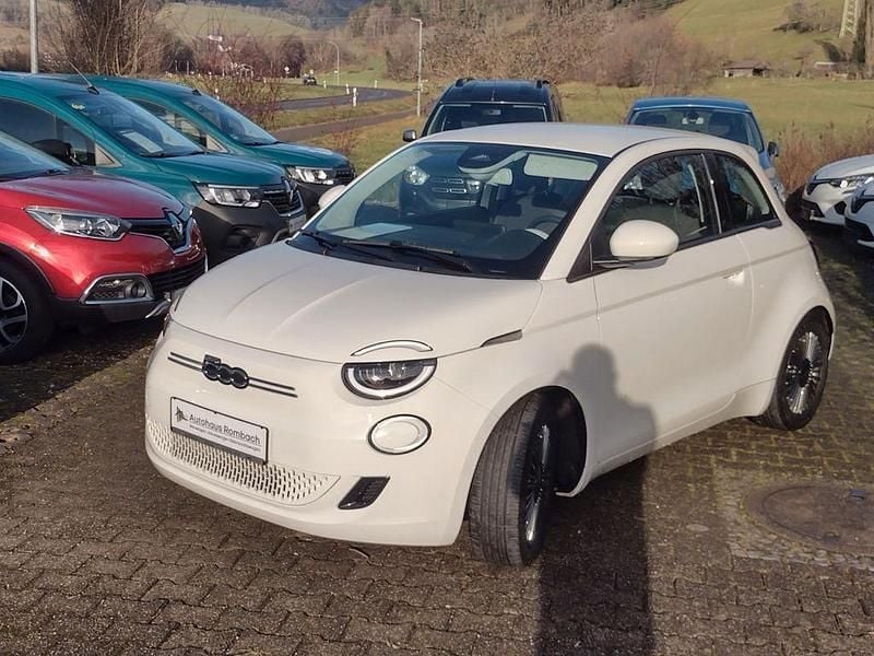 Weiß Gebraucht 2023 Fiat 500e Icon | 18.490 € (Guter Preis) - Bild 1/4