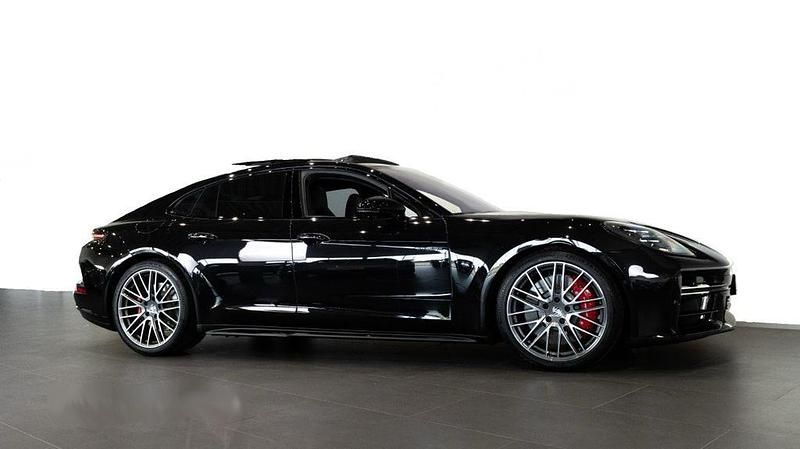 Gebraucht Porsche Panamera 4S 544 PS (400 kW) 2025 Tiefschwarzmetallic (2t) Limousine