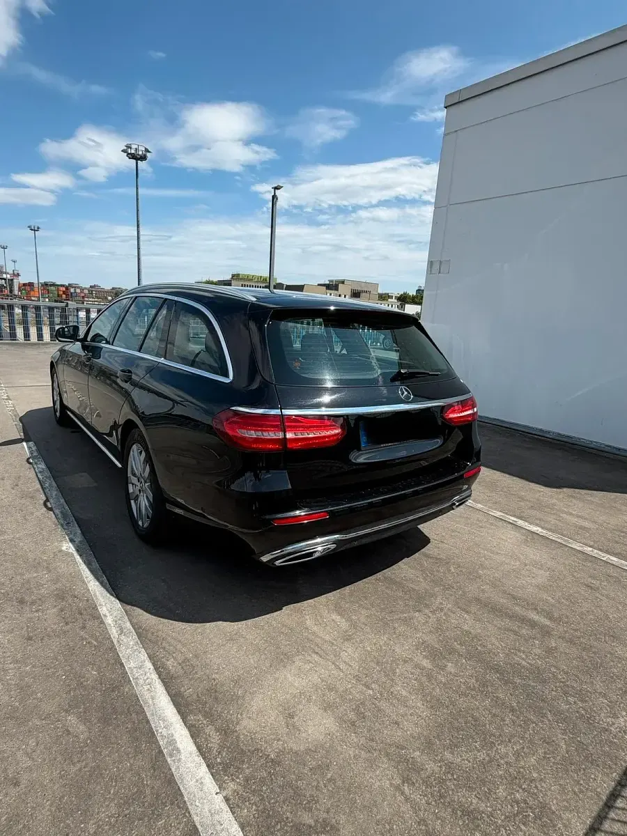 Gebraucht Mercedes E220 Avantgarde 194 PS (142 kW) 2017 Schwarz Kombi