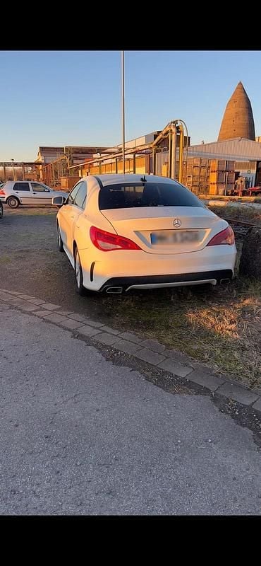 Gebraucht Mercedes CLA200 AMG line 155 PS (114 kW) 2015 Weiß Coupé